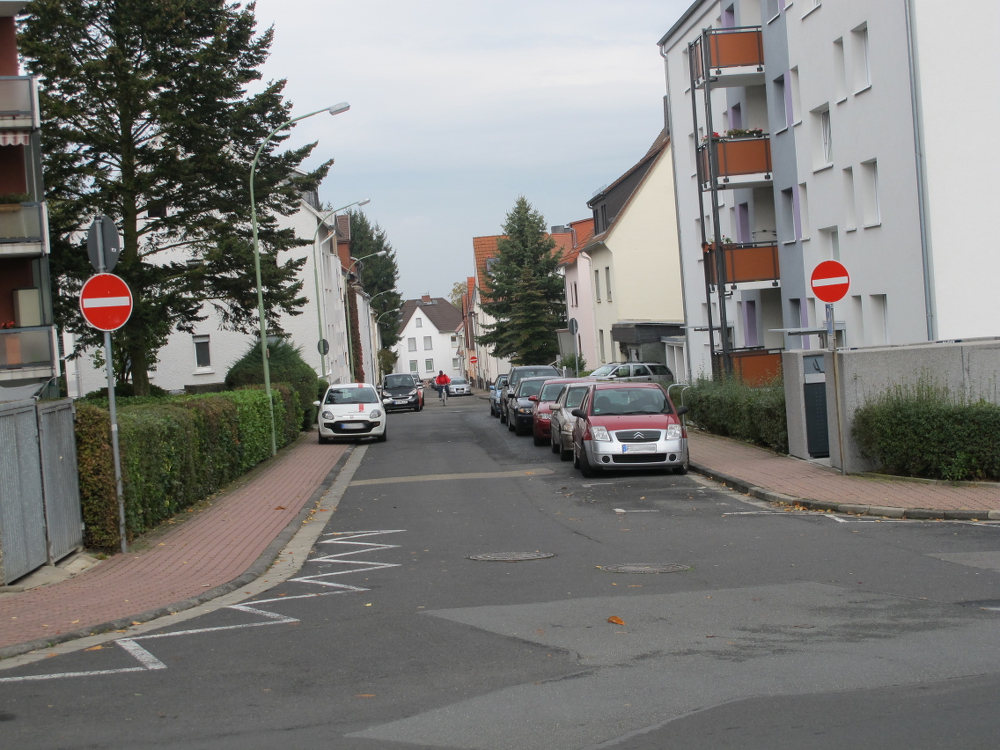 Die Römerstraße in Bad Vilbel. Hier sollen Radler demnächst die Einbahnstraße auch in entgegengesetzter Richtung befahren dürfen