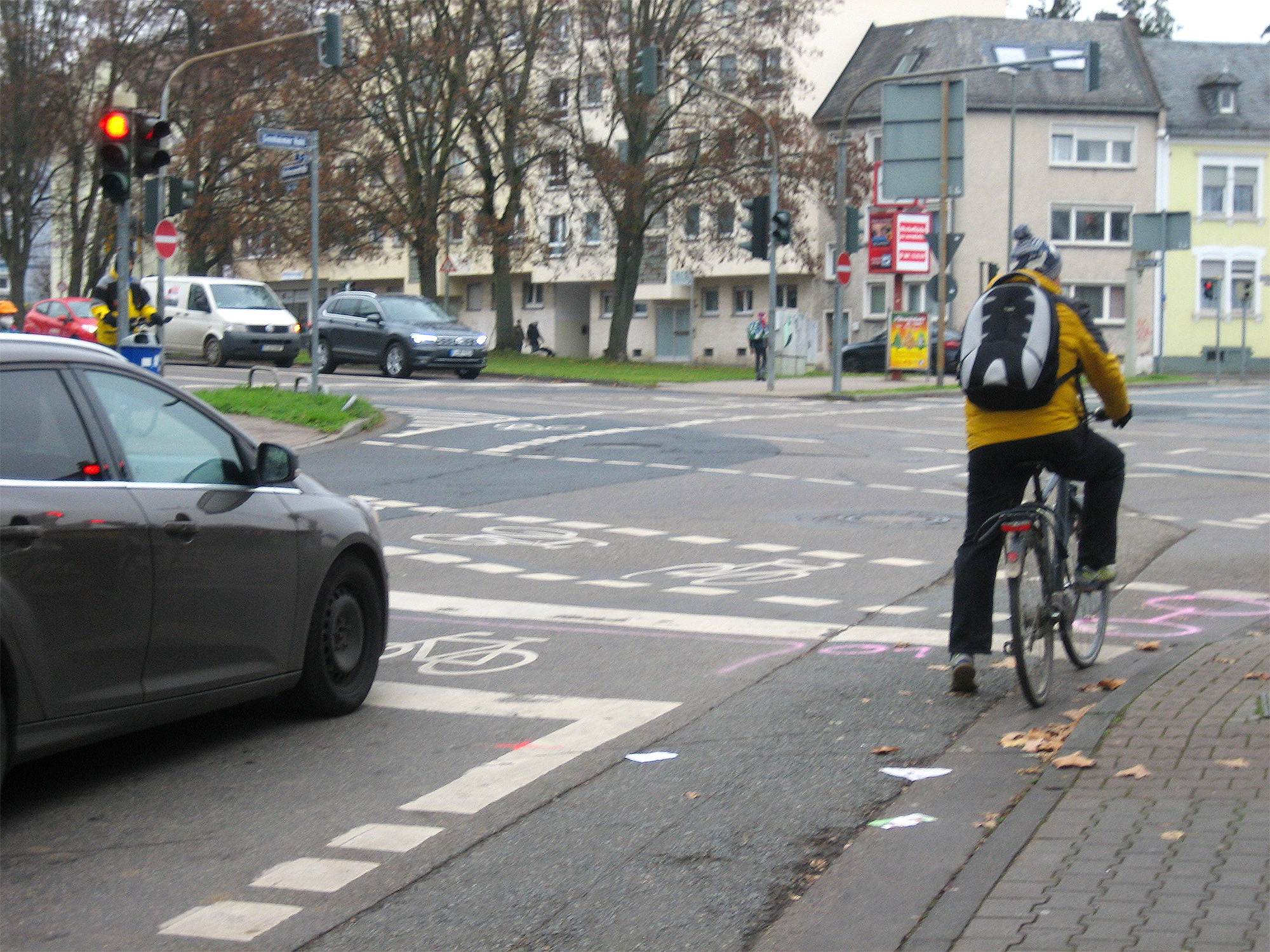 So ähnlich muss die Ausgangslage vor dem Unfall gewesen sein. Eigentlich keine unübersichtliche Situation, auch aus einem LKW-Führerhaus nicht. Eigentlich. Dieses eine Mal war es andersFoto: Bertram Giebeler