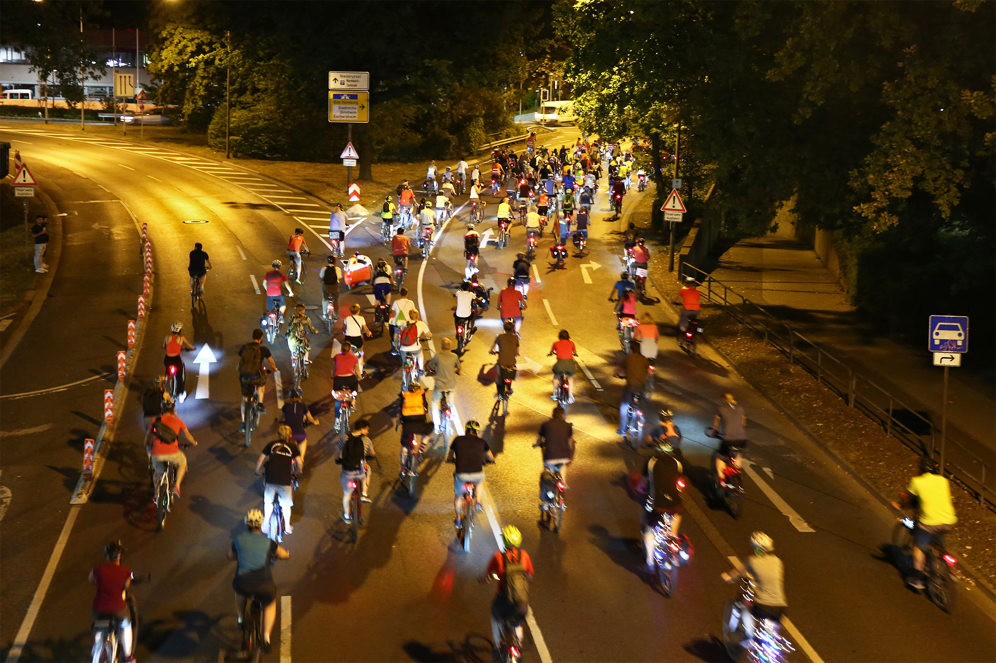 So war die ADFC bike-night 2019: bunt, fröhlich und hin und wieder auch laut!Foto: ADFC Frankfurt/Foto AG