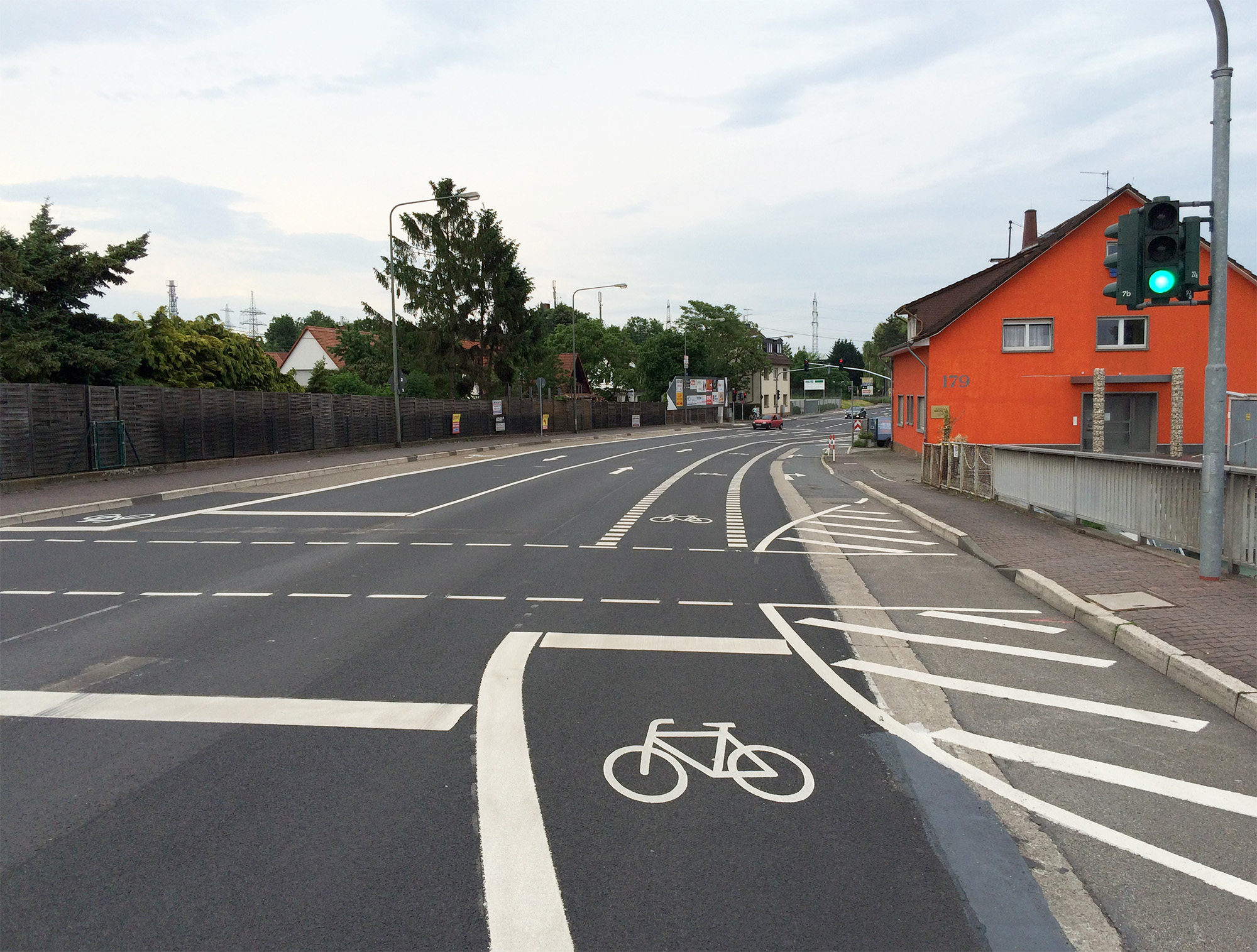 Hier sieht jetzt jeder wo Rad gefahren werden darf: Schutzstreifen an der Westerbachstraße Foto: Gerd Abeln