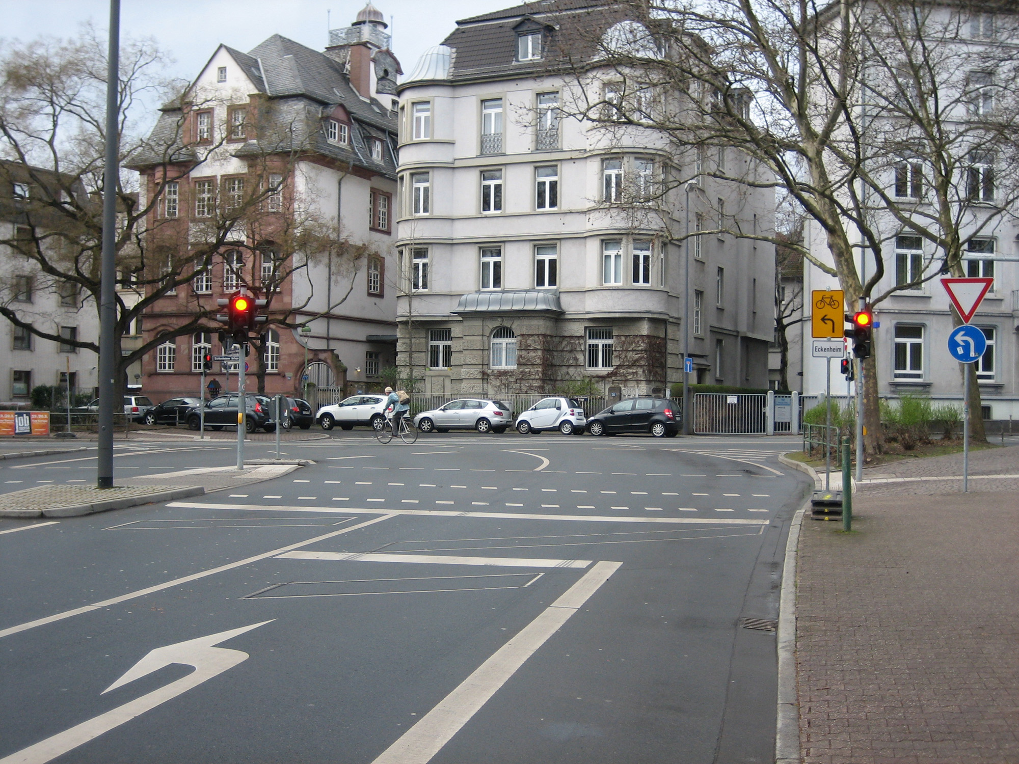 Von der City kommend: hier an der Petersstraße kurz nach links, dann über Unterweg und Schleidenstraße in die Humboldtstraße