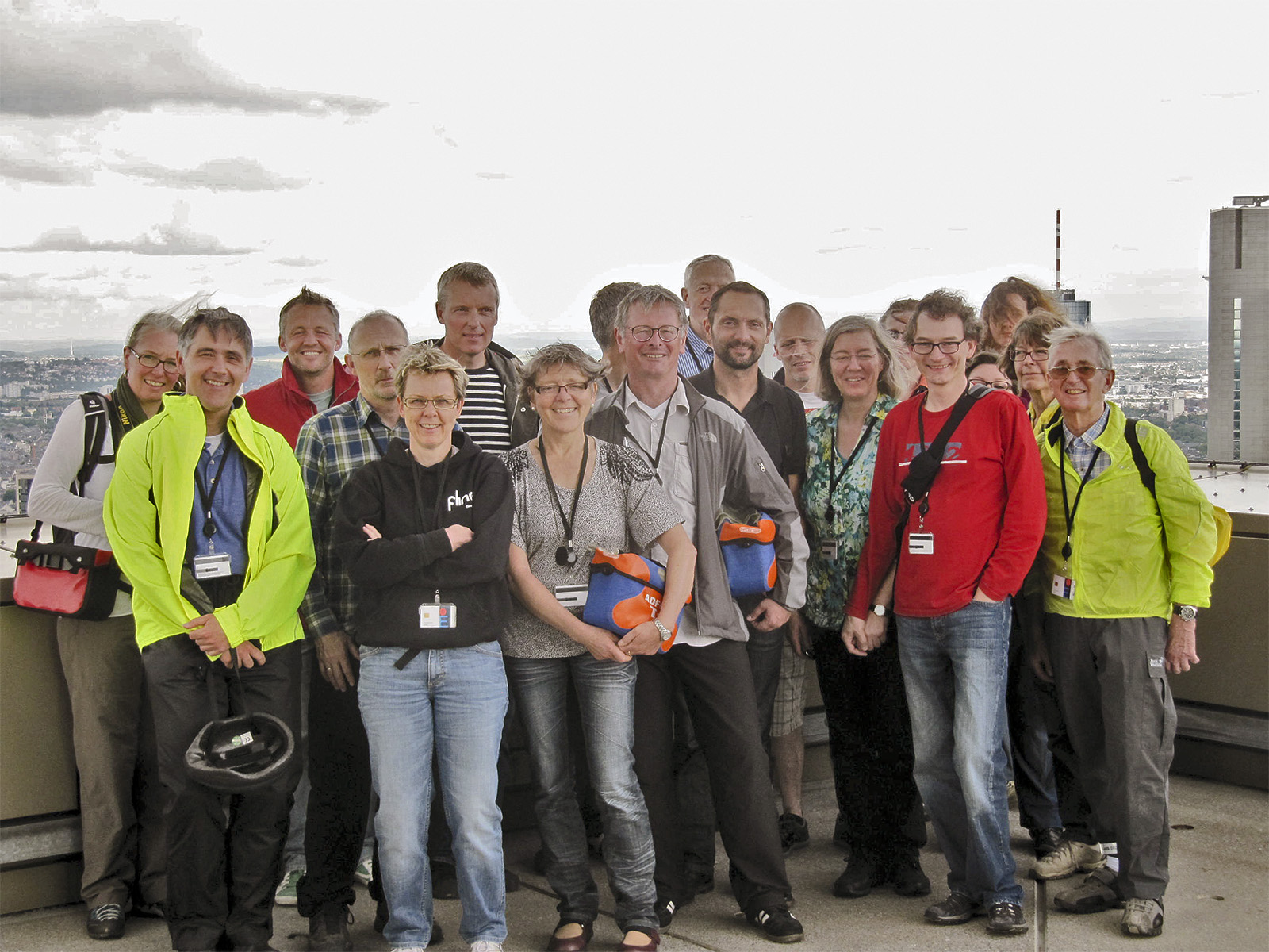 TDA-Tour":Ein Bild aus dem Vorjahr: die Gruppe aus Architekten und interessierten Laien auf dem Dach des Tower 185, des vierthöchsten Gebäudes FrankfurtsFoto: Hinrich Garrels