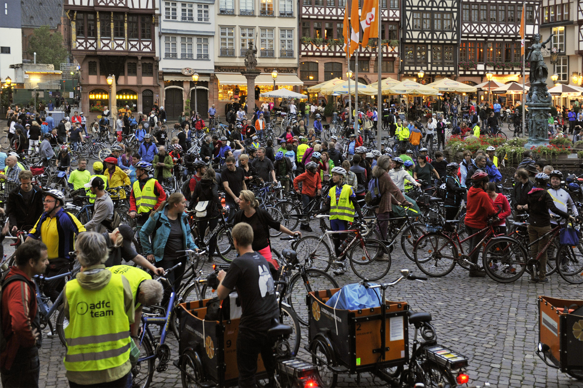 Vor dem Start auf dem Römerberg Foto ADFC / Eckehard Wolf