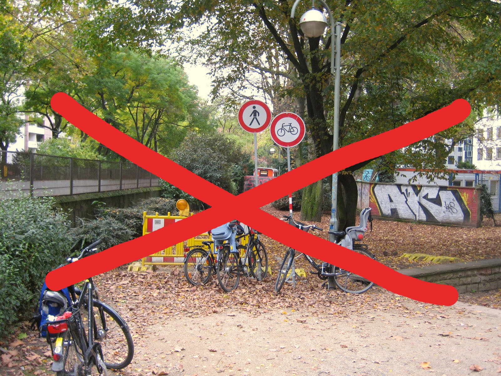 Eschenheimer Anlage endlich wieder frei für Radfahrer und Fußgänger!Foto: Bertram Giebeler