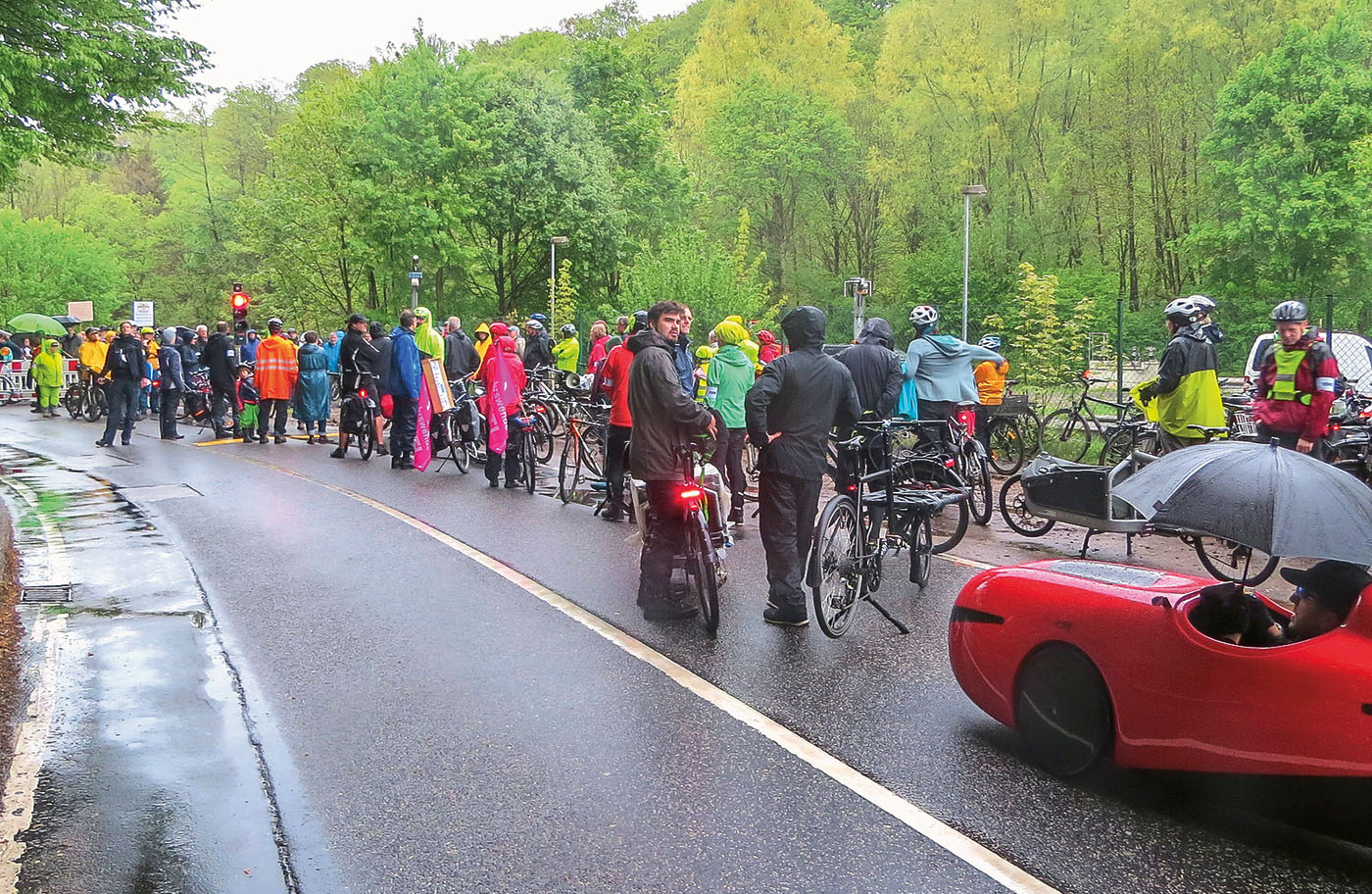Sie lassen den Radverkehr im Regen stehen – seit 30 Jahren geforderter Radweg entlang der L3011 zwischen Lorsbach und Hofheim kommt wieder nichtHolger Küst
