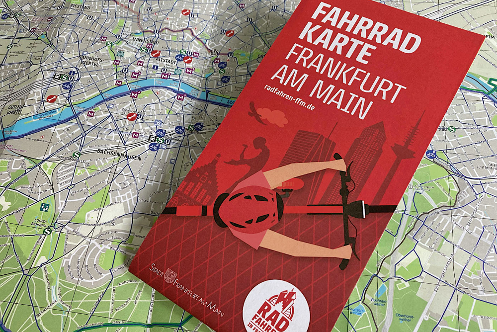 2022 »   Unter Mitwirkung des ADFC ­erscheint im Frühsommer die Fahrradkarte Frankfurt. Die EUROBIKE findet zum ersten Mal in Frankfurt statt, der ADFC Frankfurt ­unterstützt die globale Fahrrad-Leitmesse massiv. In ganz Hessen engagiert sich der ADFC beim Verkehrswende-Volksbegehren und der großen Fahrraddemo über die A66 nach Wiesbaden. Denis Reith wird neuer ­Demoleiter der ADFC bike-night.