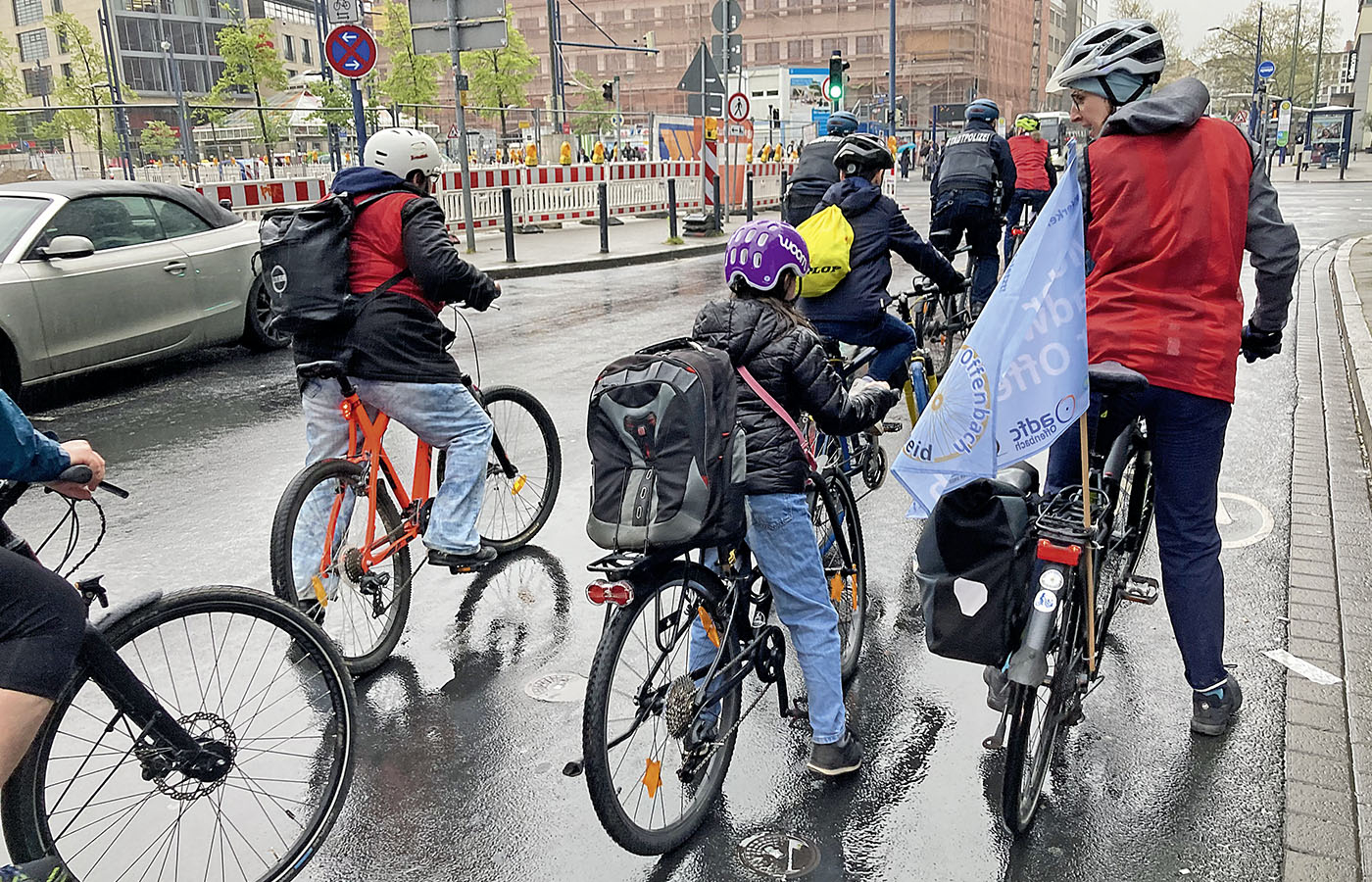 Der BiciBus in Offenbach lässt sich vom Regen nicht stoppen!<br><span class="image-copyright">Henning Kühl</span>