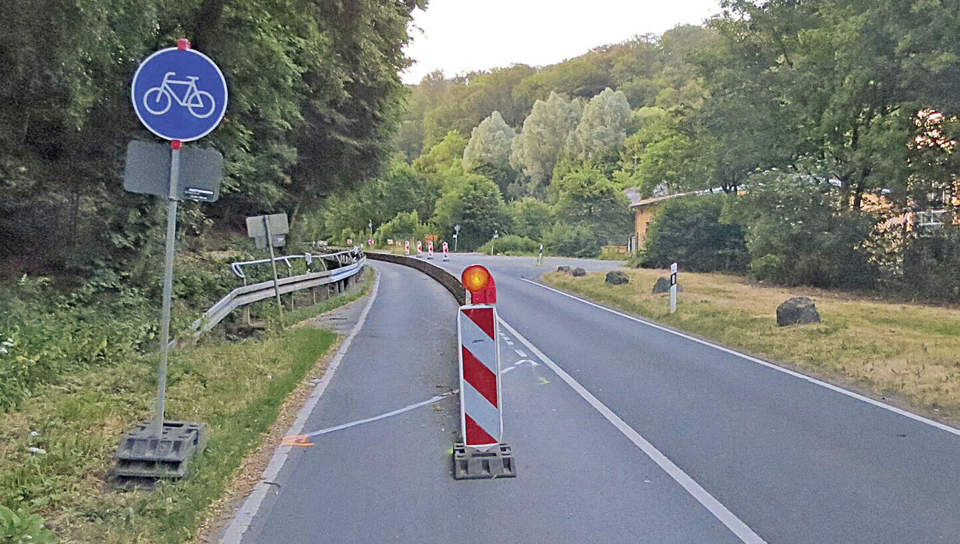 Hofheim nimmt sich die schlechte Benotung bei Baustellen zu Herzen - Pop-Up-Radweg auf L3011 im Bereich der Klärwerkskurve in Lorsbach. Weiter so! <br><span class="image-copyright">Holger Küst</span>