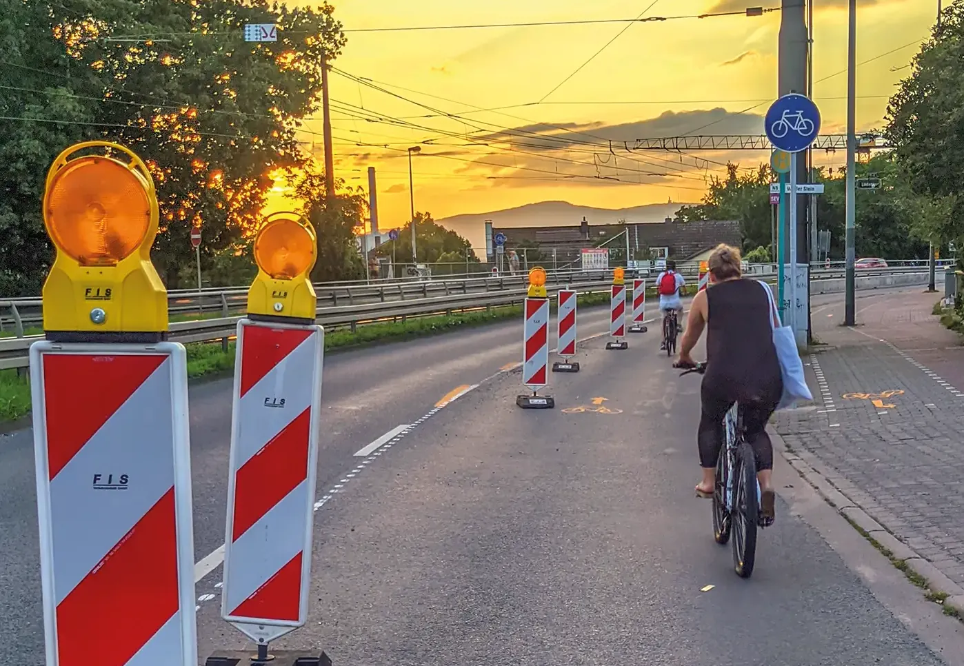 Auf der Maybachbrücke wurde durch die S6-Baustelle schon vor einigen Monaten in beiden Richtungen ein Fahrstreifen als baulich geschützter Baustellen-Radweg umgewidmet. Wie es hier zukünftig aussehen wird, ist Thema in unserer kommenden Ausgabe!<br><span class="image-copyright">Ansgar Hegerfeld (3)</span>