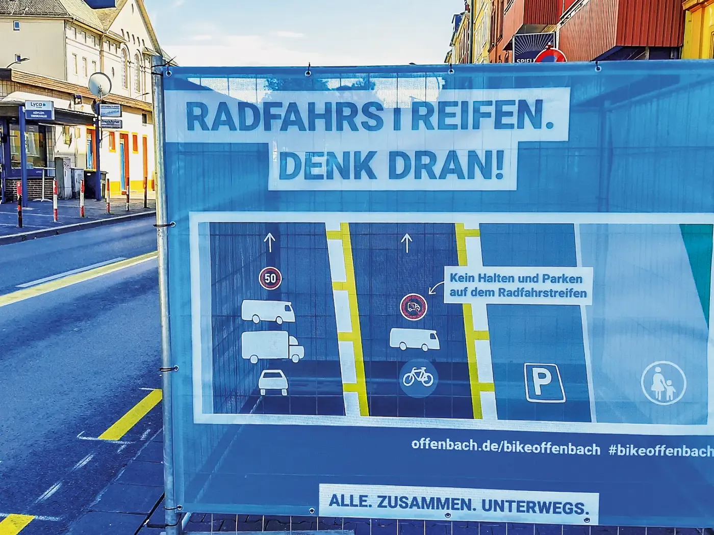 Infoschild mit Spurverklärung auf der Waldstraße