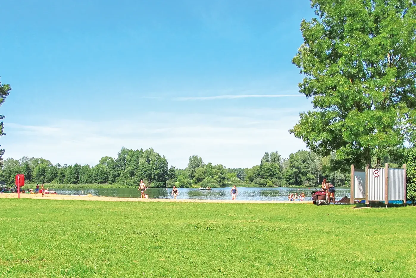 Hier kühlt es sich ab nach der Fahrrad-Fahrt: Badestelle am Brombachsee<br><span class="image-copyright">Ulrich Bauer</span>