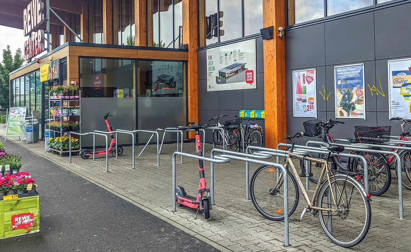 So sollte es sein: Abstellanlage am „REWE Center“ in Praunheim<br><span class="image-copyright">Ansgar Hegerfeld</span>