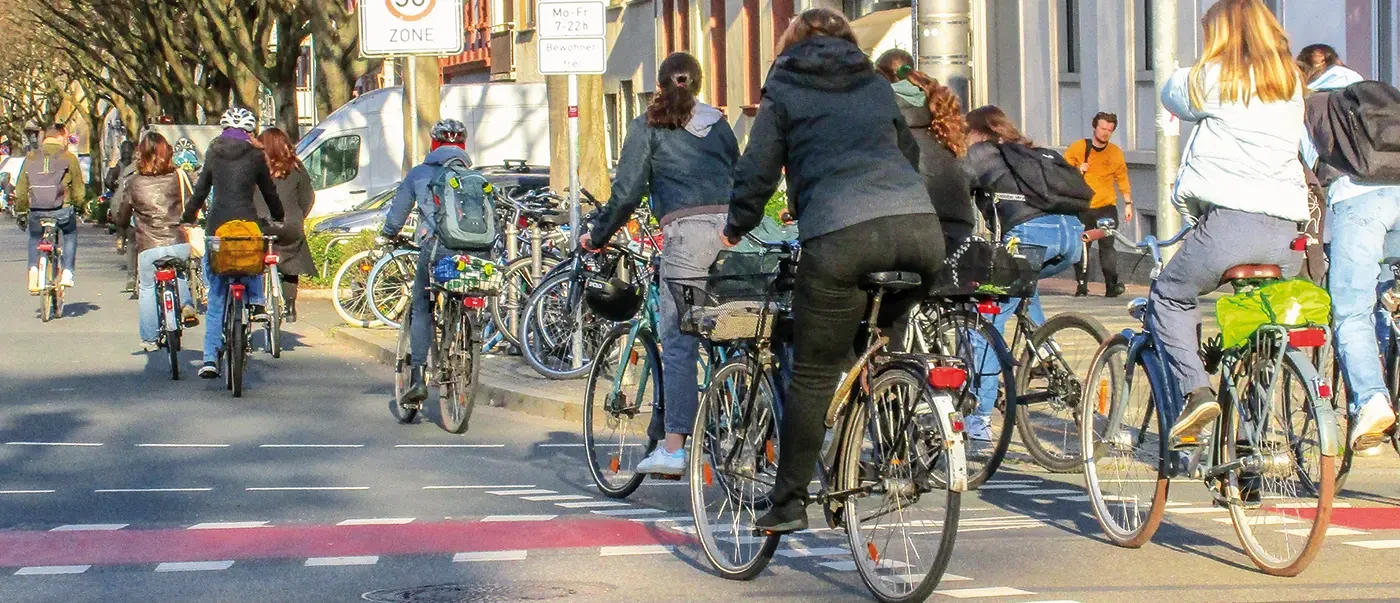 Joachim Stoll: „Wir werden die Stadt positiv weiterentwickeln.“<br>Alexander Friedrich: „Es fühlt sich gut an, mit dem Fahrrad durch Frankfurt zu fahren.“<br><span class="image-copyright">Peter Sauer</span>