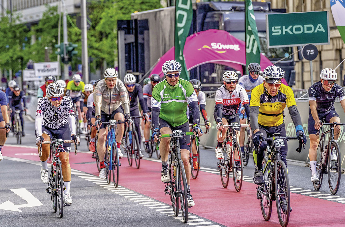 Amateur-Radsport auf roten Streifen – bei der Škoda Velotour am 1. Mai rückt auch die Rad-Infrastruktur in Frankfurt ins TV-Bild<br><span class="image-copyright">GFR Eschborn-Frankfurt</span>