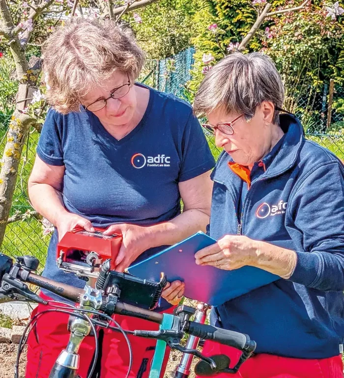 Ein eingeschworenes Codier-Team:
Sigrid Hubert (li.) und Viktoria Nawrath