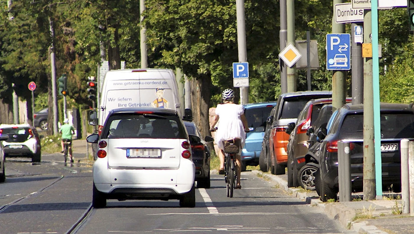 Der Marbachweg ist leider nicht die einzige Straße in Frankfurt, wo sich zu enge Überholvorgänge fotografieren – und messen lassen.<br><span class="image-copyright">Torsten Willner</span>