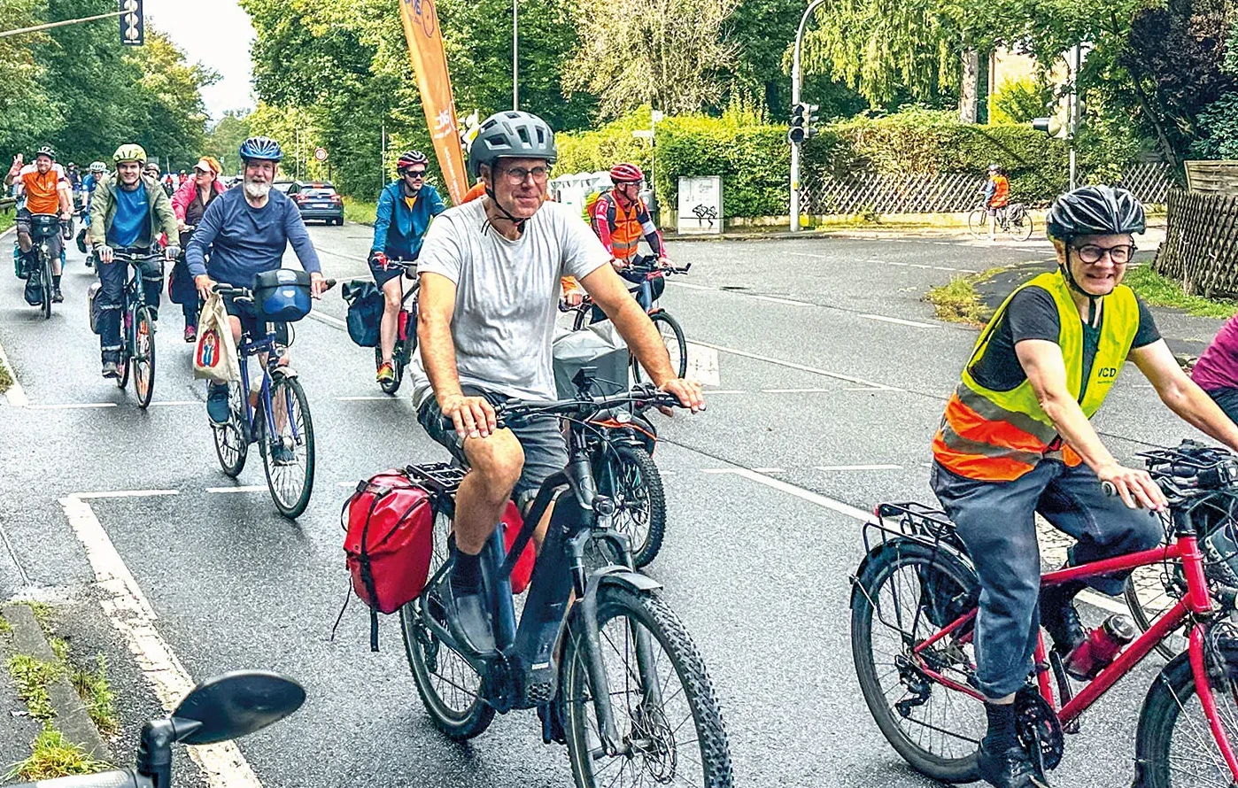  TaunusRadDemo: Hier beim Passieren der Kronberger Waldsiedlung<br><span class="image-copyright">Bengt Köslich</span>