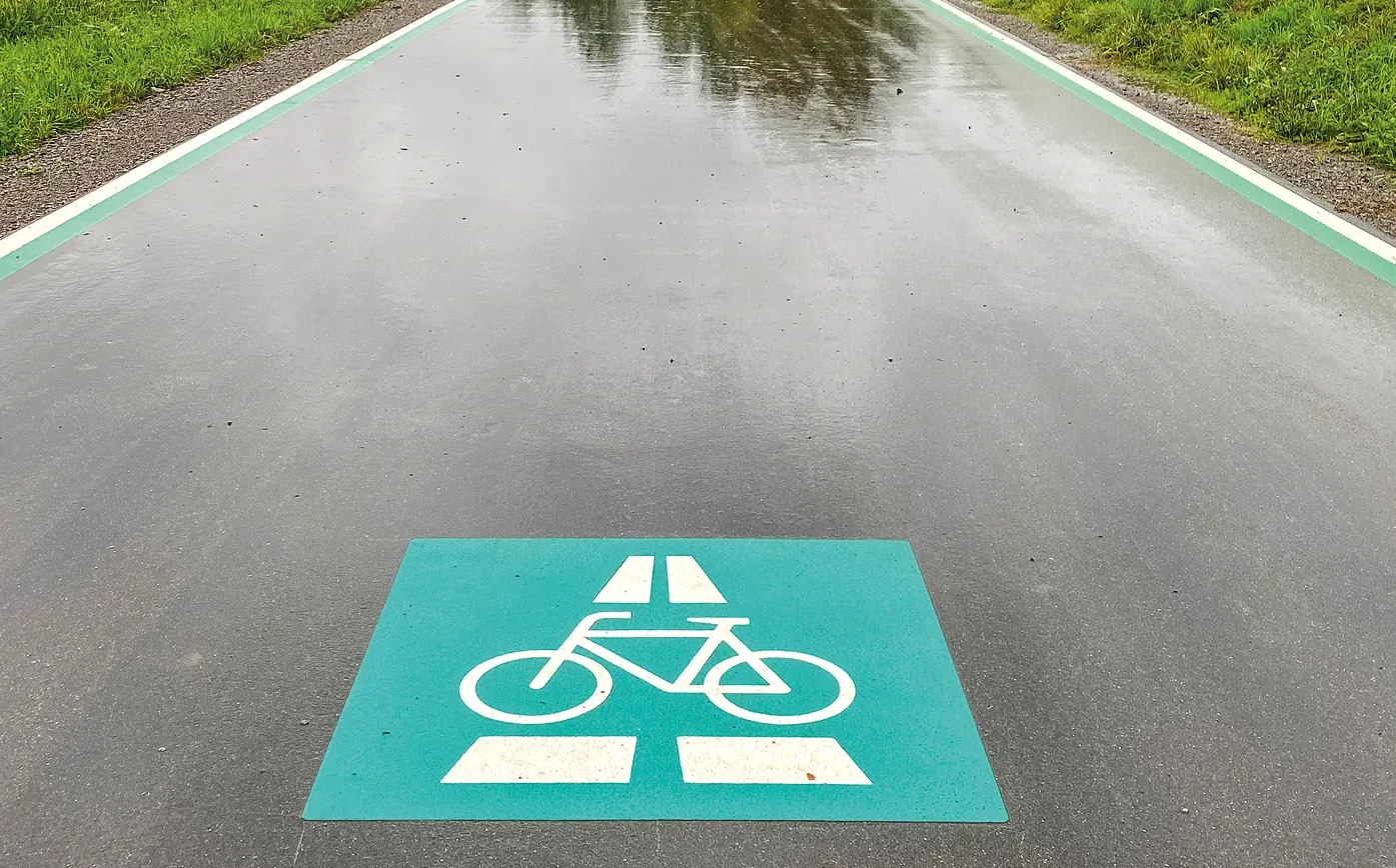 Radschnellverbindung, markiert mit Zeichen 350.1 laut StVO – hier ein Beispiel in der Nähe von Heilbronn<br><span class="image-copyright">Peter Sauer</span>