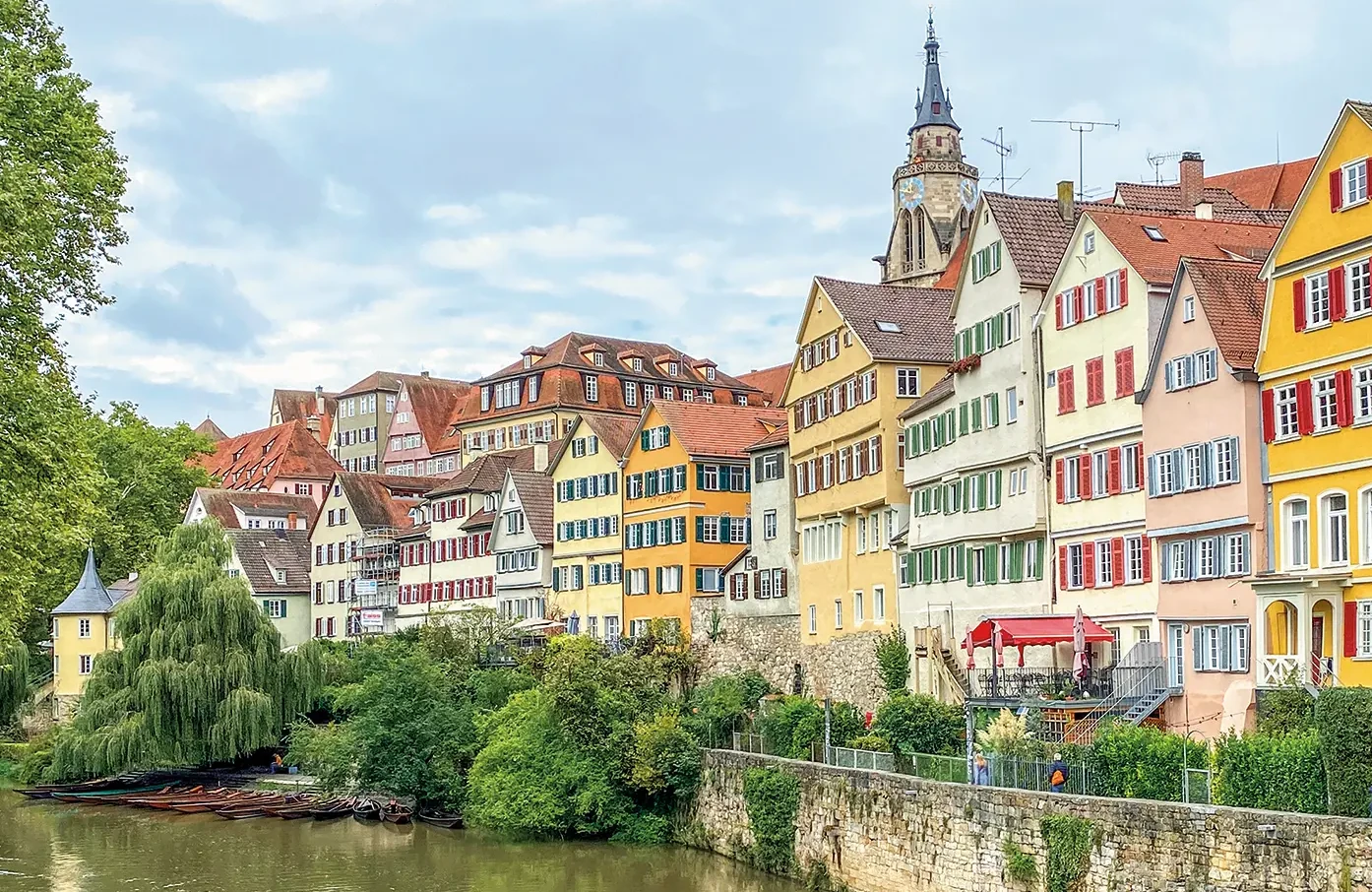 Tübingen mit Neckar, links der Hölderlin-Turm
