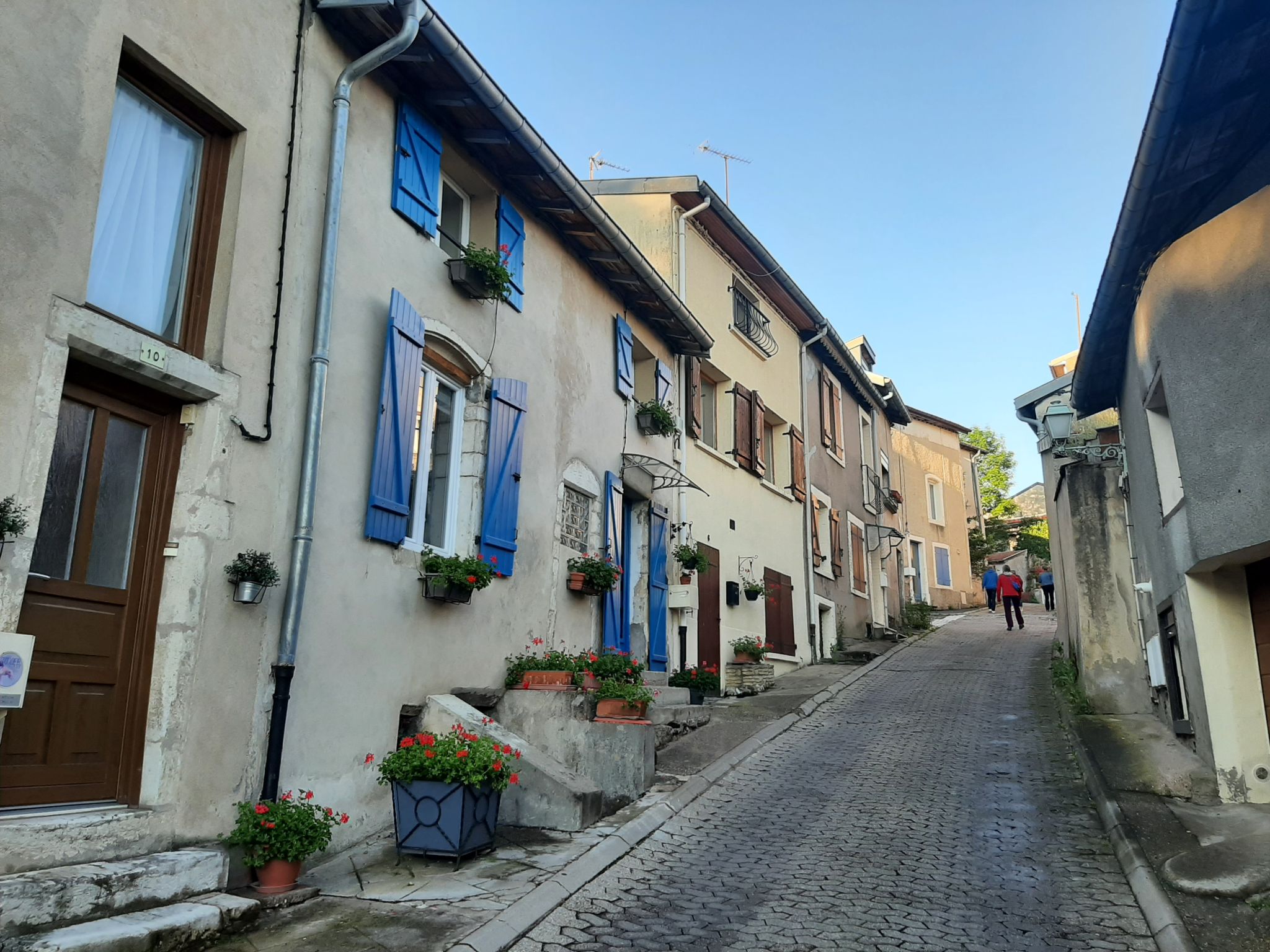 MTT-2026-01_Bild2_Straße-in-Liverdun-Moselschleife_s MTT-2026-01_Bild2_Straße-in-Liverdun-Moselschleife_s