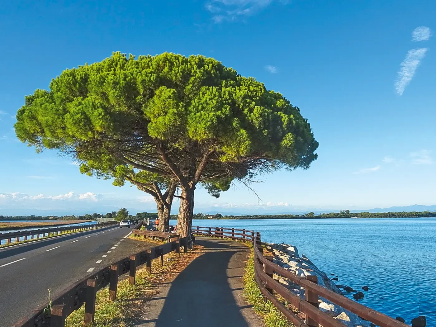 Auf dem Damm nach Grado