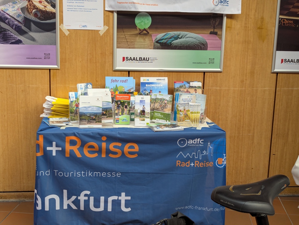 Prospektauslage bei der Rad+Reise 2026