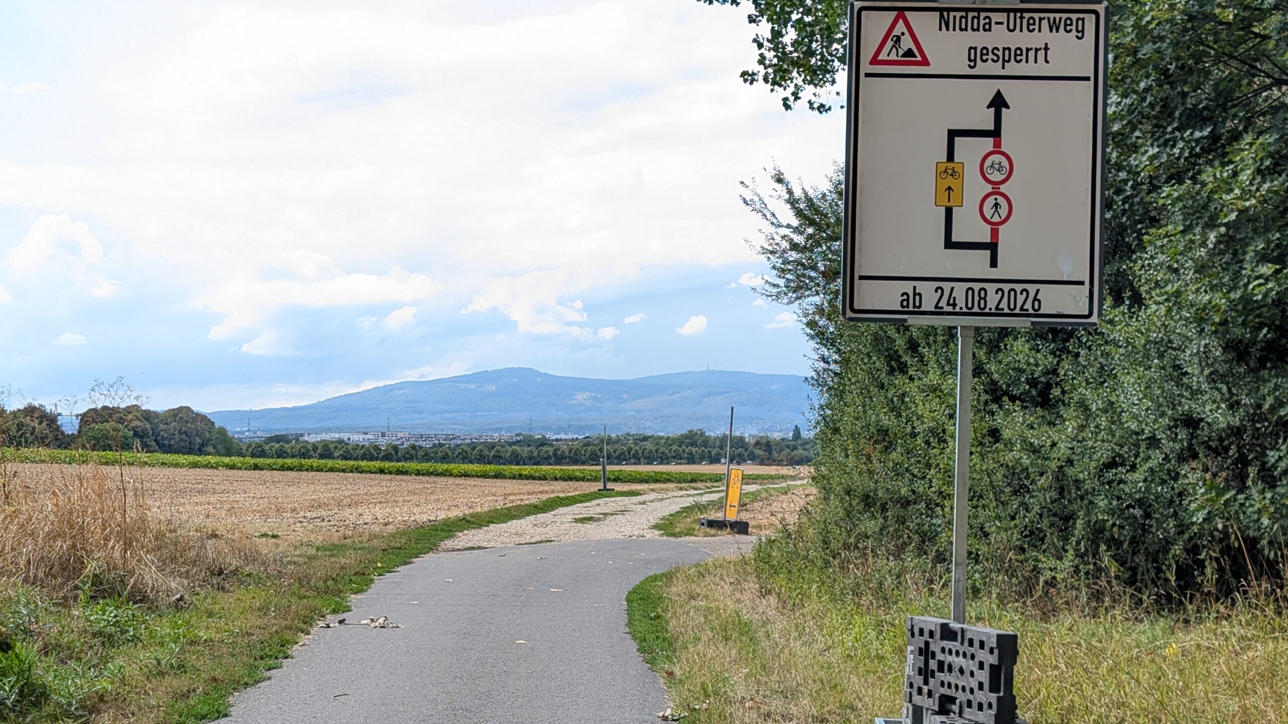 Umleitung des Nidda-Uferwegs zwischen Eschersheim und Bonames: Umleitungsschild West