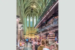 In Maastricht ist Zeit für Sehenswürdigkeiten. Hier der Buchladen in der Dominikanerkirche In Maastricht ist Zeit für Sehenswürdigkeiten. Hier der Buchladen in der Dominikanerkirche