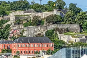 Dem Autor fehlt die Erinnerung an Namur mit seiner Festung Dem Autor fehlt die Erinnerung an Namur mit seiner Festung