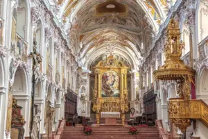 Kunstvolle Innengestaltung im Dom in Freising Kunstvolle Innengestaltung im Dom in Freising